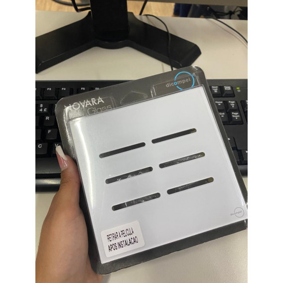 Placa p/ 6 Interruptores 4x4 - Novara Glass Branco